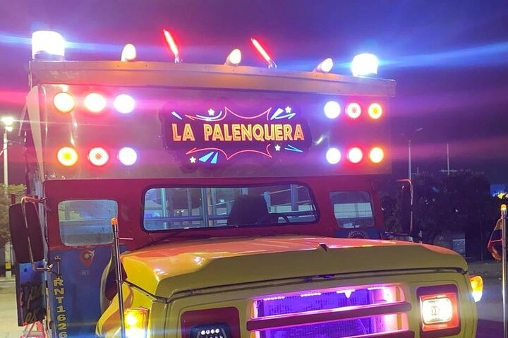 Chiva Rumbera por la Ciudad de Cartagena